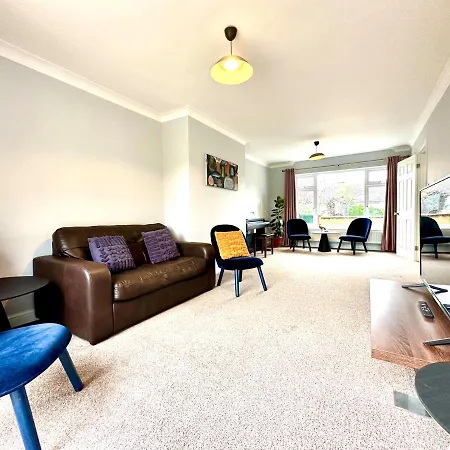 Spacious 3 Double Bedroomed House In Bicester Exterior photo