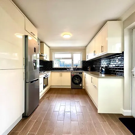 Spacious 3 Double Bedroomed House In Bicester Exterior photo