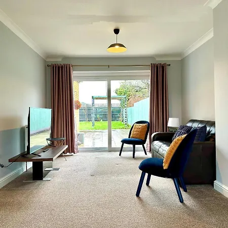 Spacious 3 Double Bedroomed House In Bicester Exterior photo