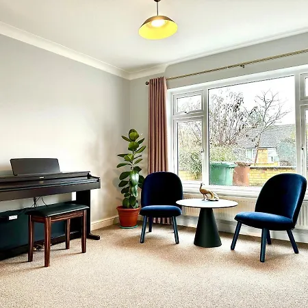 Spacious 3 Double Bedroomed House In Bicester Exterior photo