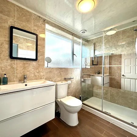 Spacious 3 Double Bedroomed House In Bicester Exterior photo