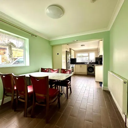 Spacious 3 Double Bedroomed House In Bicester Exterior photo