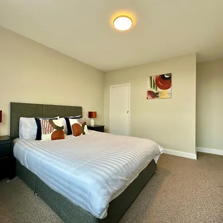 Spacious 3 Double Bedroomed House In Bicester Exterior photo