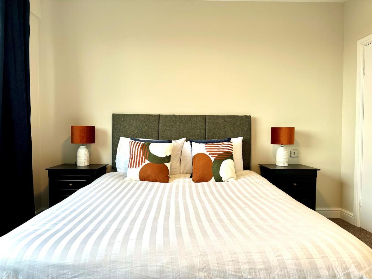Spacious 3 Double Bedroomed House In Holiday home *