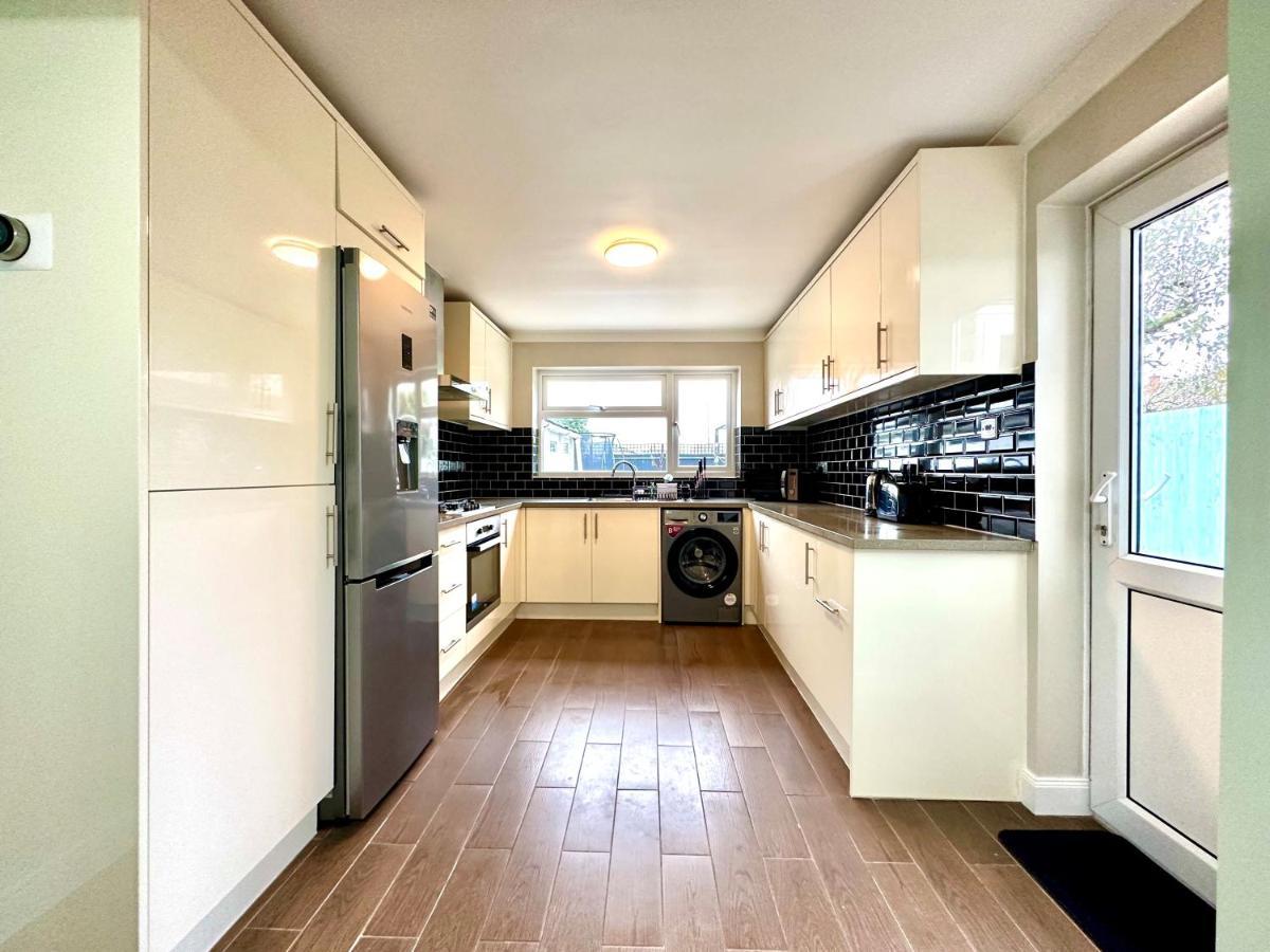 Spacious 3 Double Bedroomed House In *