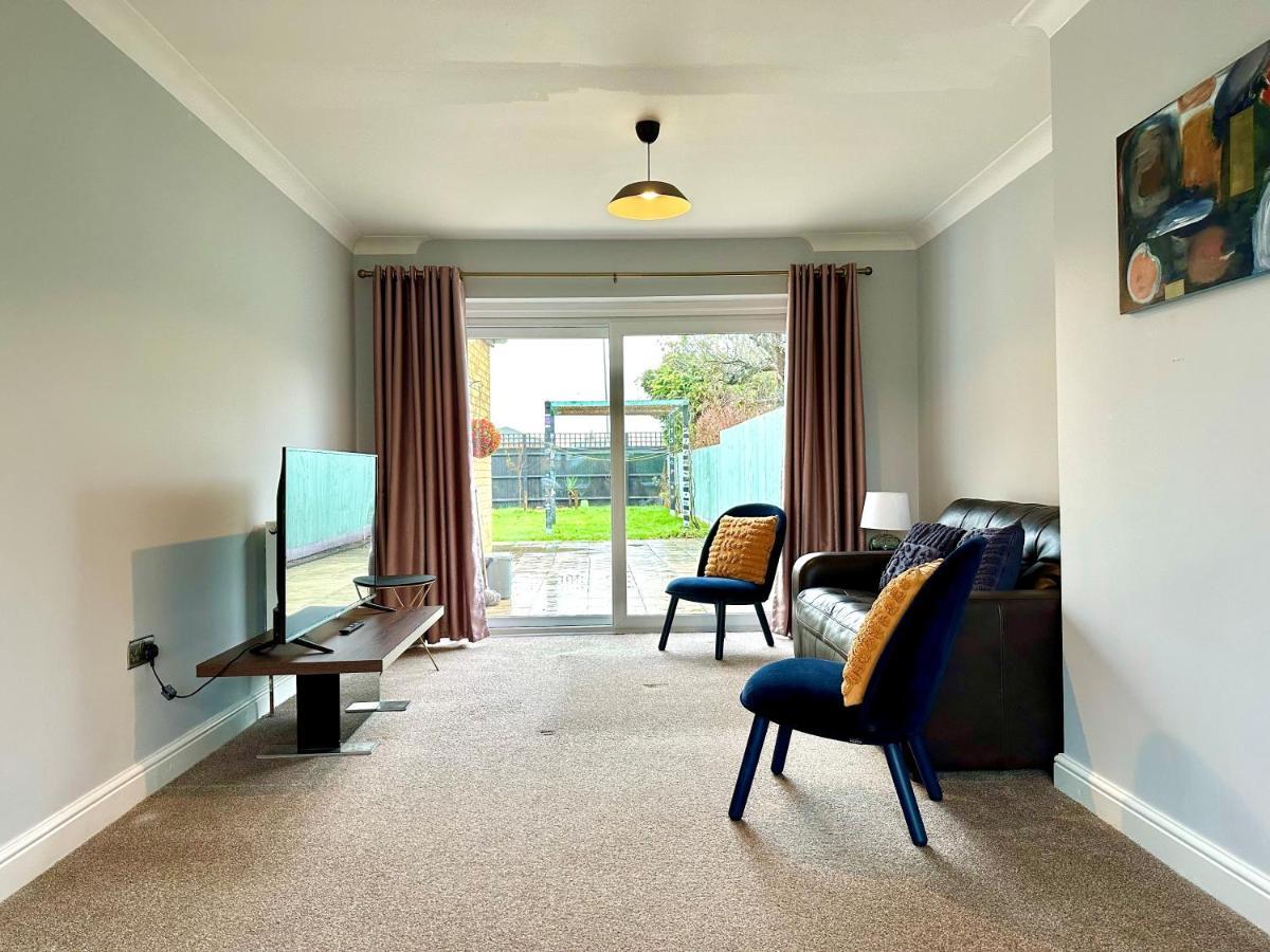 Spacious 3 Double Bedroomed House In Bicester