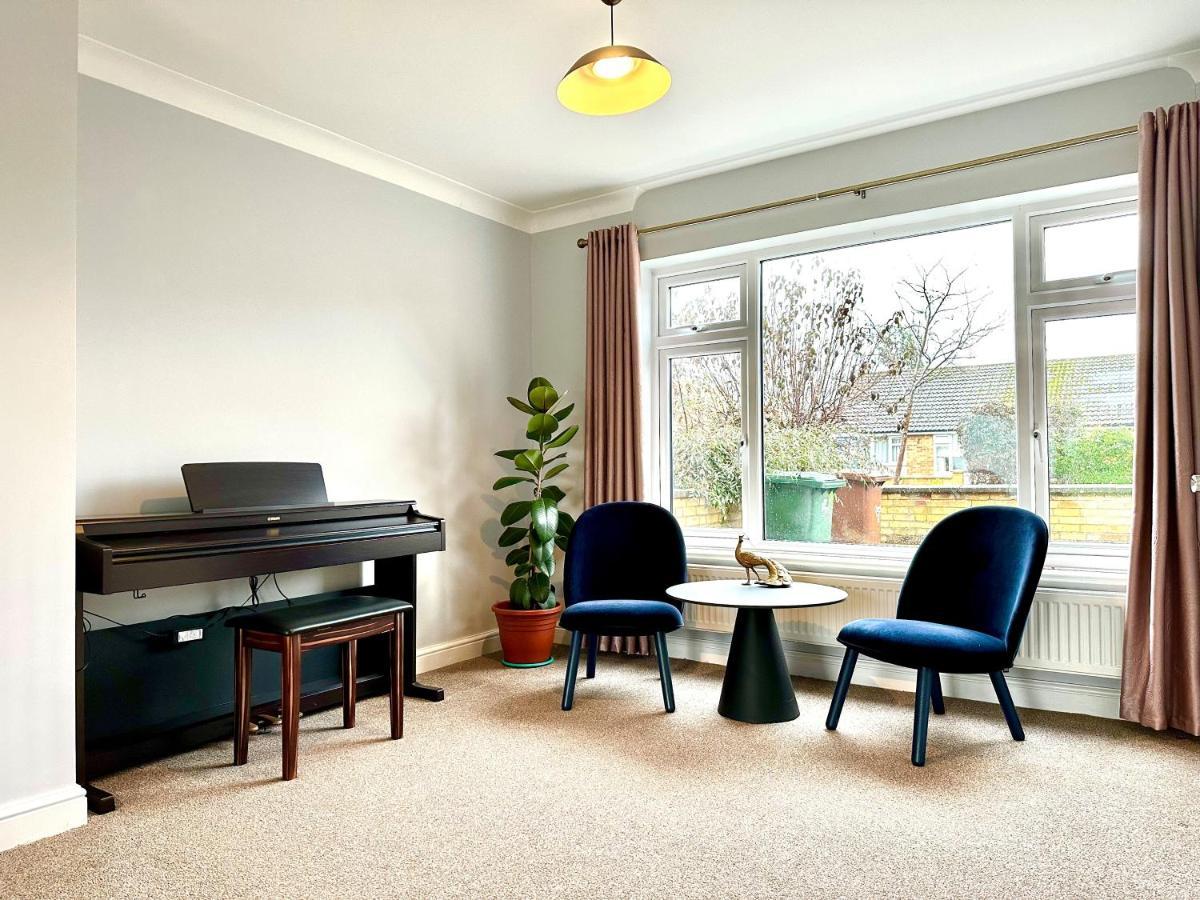 Spacious 3 Double Bedroomed House In * Bicester