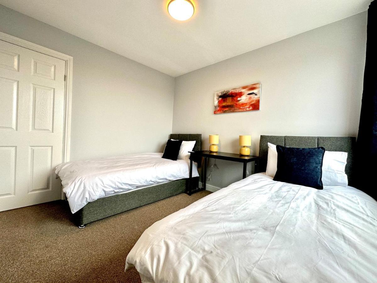 Spacious 3 Double Bedroomed House In Holiday home Bicester