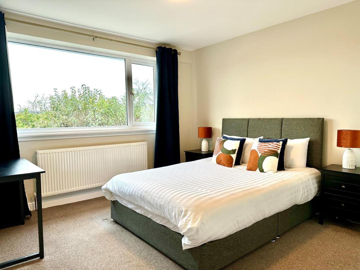 Spacious 3 Double Bedroomed House In Holiday home *