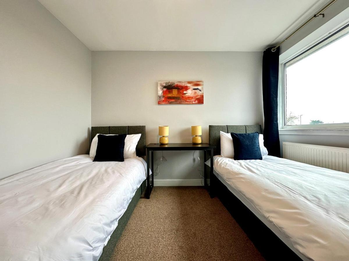 Spacious 3 Double Bedroomed House In *