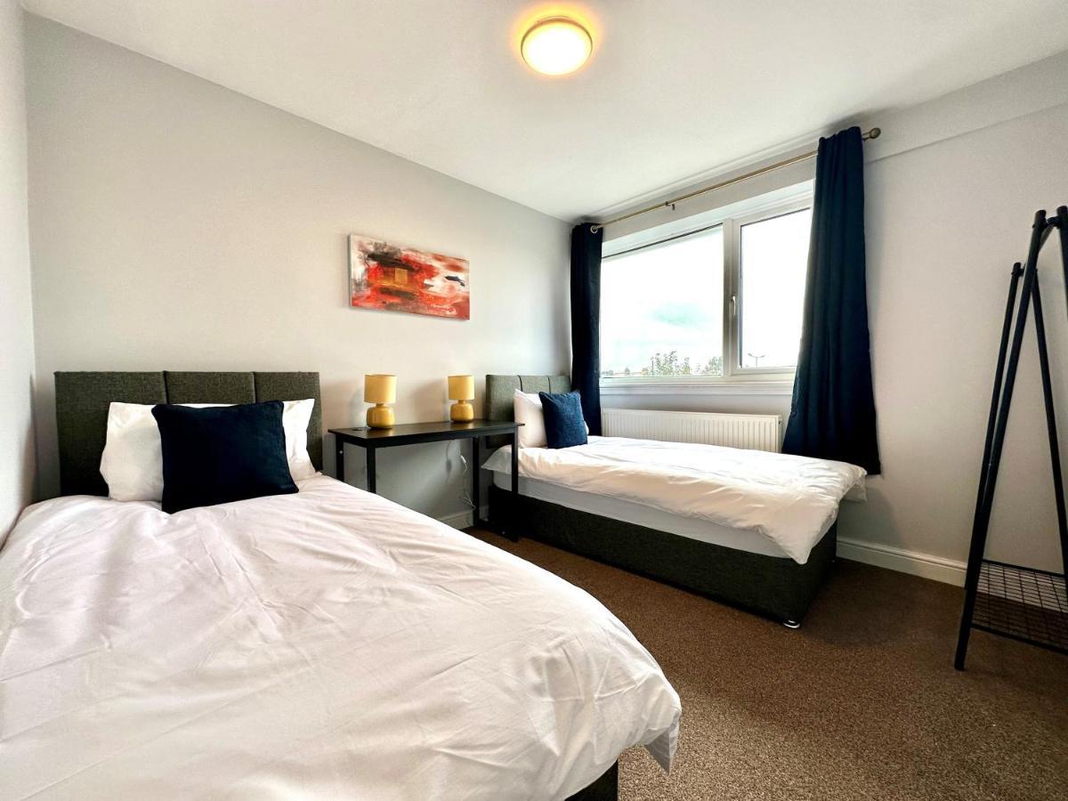 Spacious 3 Double Bedroomed House In *